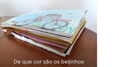 Reconto da história "De que cor é um beijinho?" de Rocio Bonilla